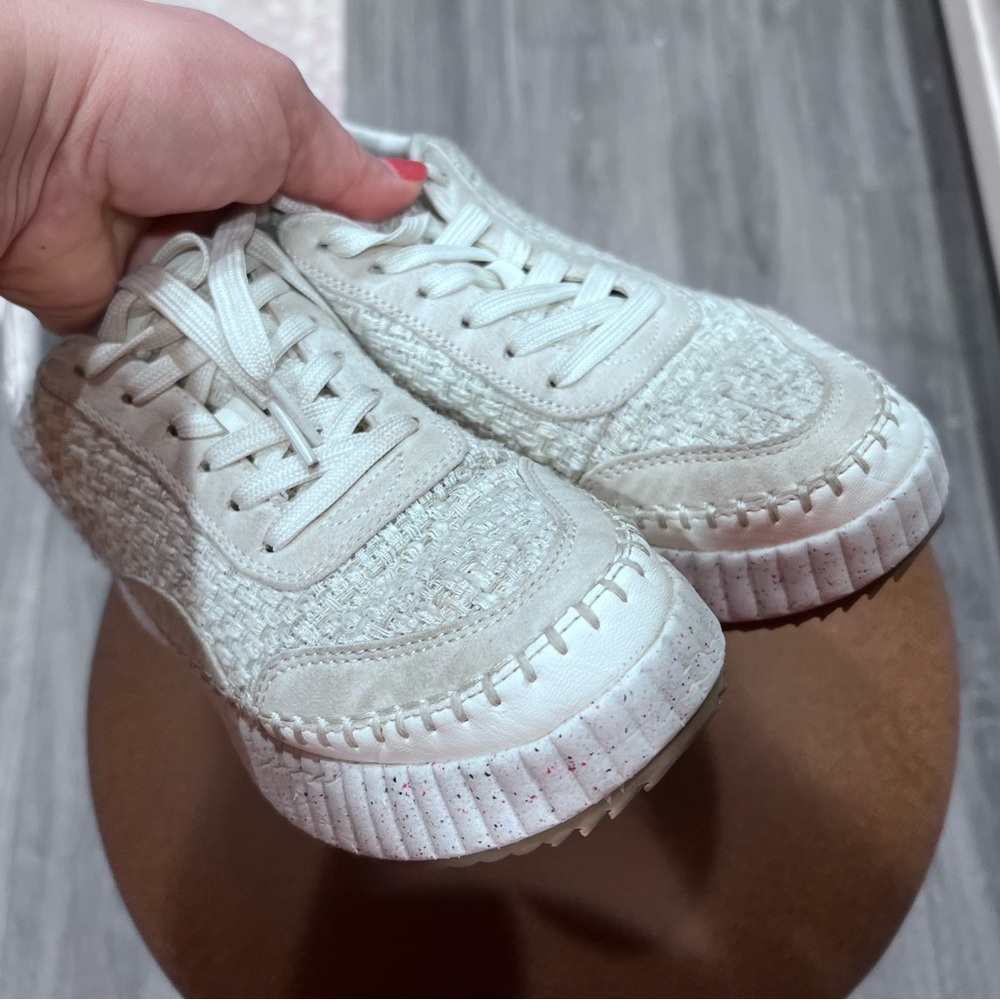 Universal Thread Cream Textured Women's Sneakers